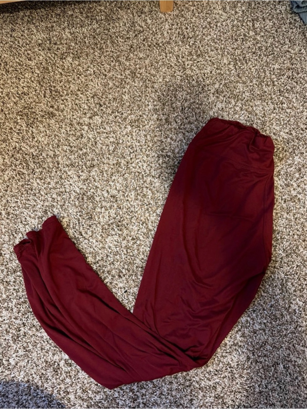 Women’s maroon leggings